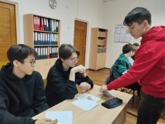 Акция Блокадный хлеб для студентов Лянторского нефтяного техникума и жителей города Лянтора.