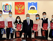 Школьники и студенты лянторского нефтяного техникума награждены Благодарственными письмами Главы города.