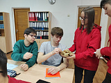 Акция Блокадный хлеб для студентов Лянторского нефтяного техникума и жителей города Лянтора.