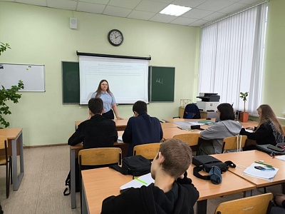 Встреча с инспектором ПДН ОУУП и ПДН ОП№1 дислокация г.Лянтор мл.лейтенант полиции Фроловой А.А.